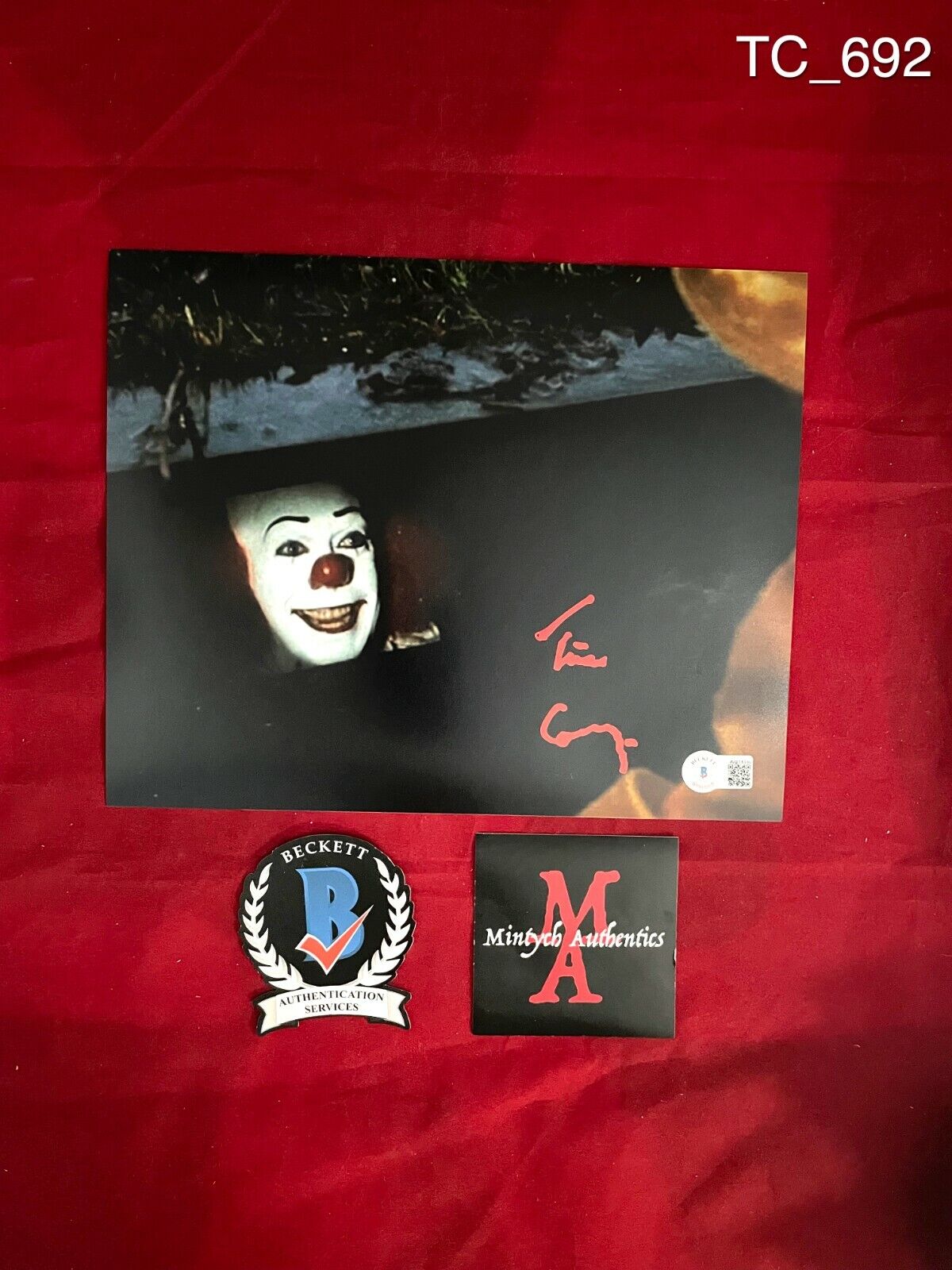 TIM CURRY AUTOGRAPHED SIGNED 8x10 Photo Poster painting! PENNYWISE! IT! HORROR! BECKETT COA!