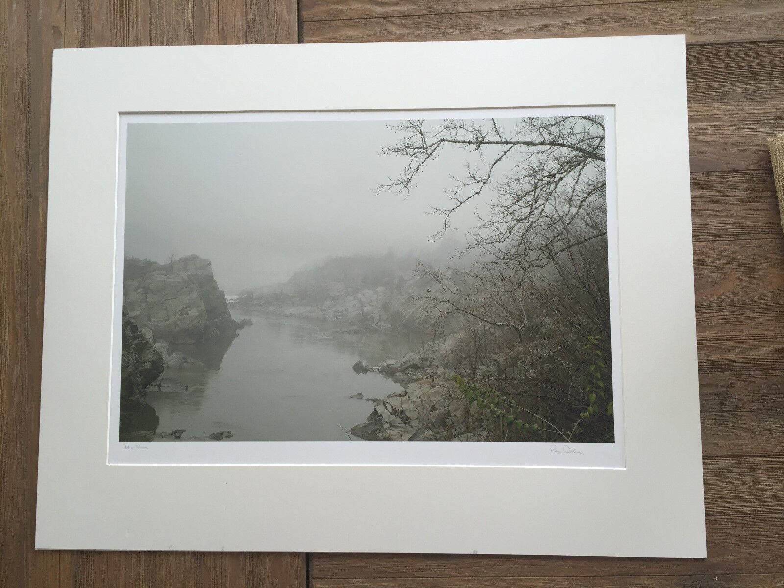 Bruce Blum Signée Sépia Photo Poster painting Imprimé (48.3cmX 61cm) -  Brouillard Sur Potomac