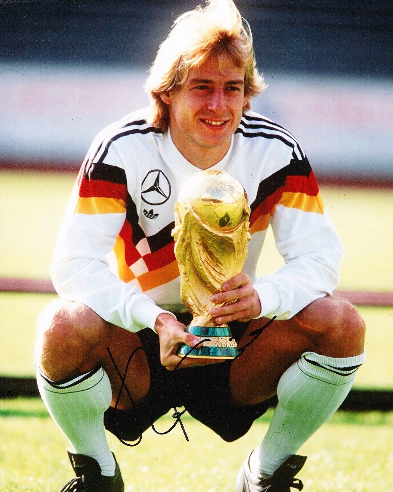 Jurgen Klinsmann SIGNED 10X8 Photo Poster painting GERMAN WORLD CUP WINNER AFTAL COA (1155)