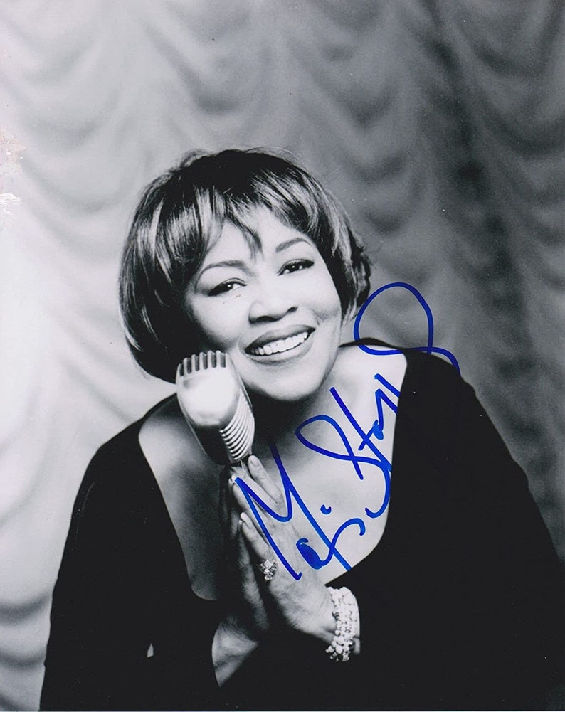 Mavis Staples Signed Autographed Glossy 8x10 Photo Poster painting - COA Matching Holograms