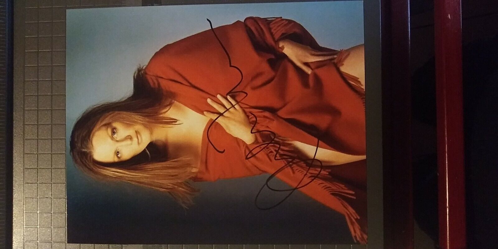 Julianne Moore signed 8x10