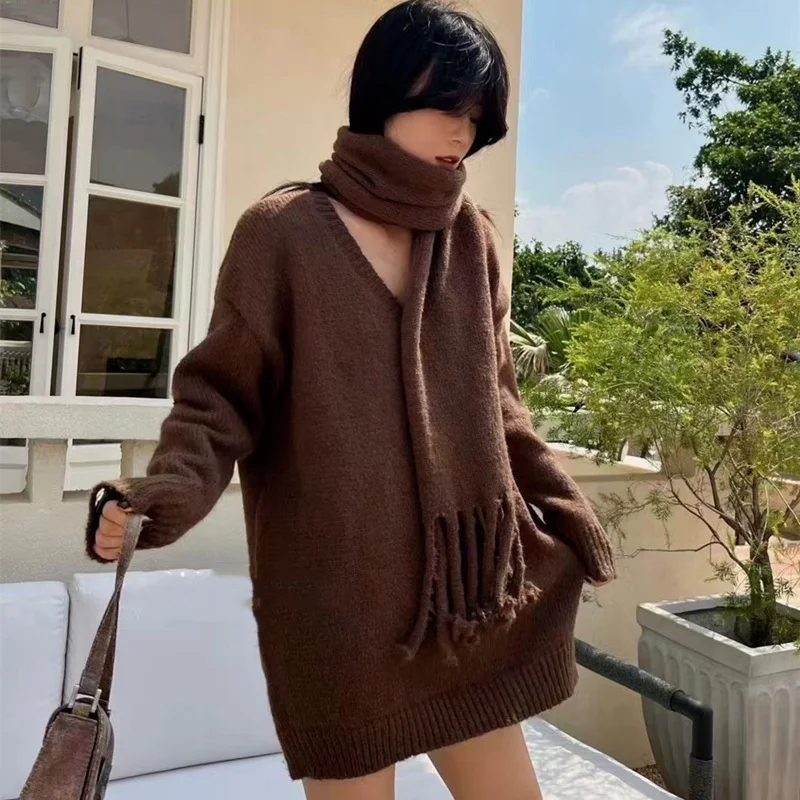 Ueong Ueong Send Scarf 2024 Autumn / Winter New Design Sense Loose V-Neck Solid Color Pullover Sweater Top