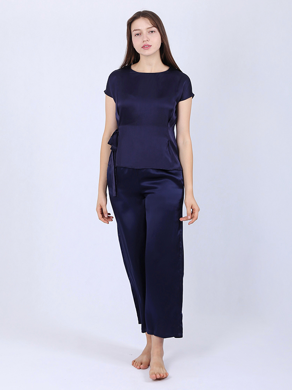 22 MOMME Pyjama en soie bleu marine manches courte avec ruban &