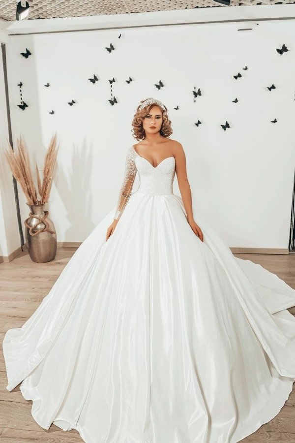 Elegant Sweetheart Pearl Ball Gown Floor-length Ruffles Wedding Dress With Long Sleeve | Ballbellas Ballbellas