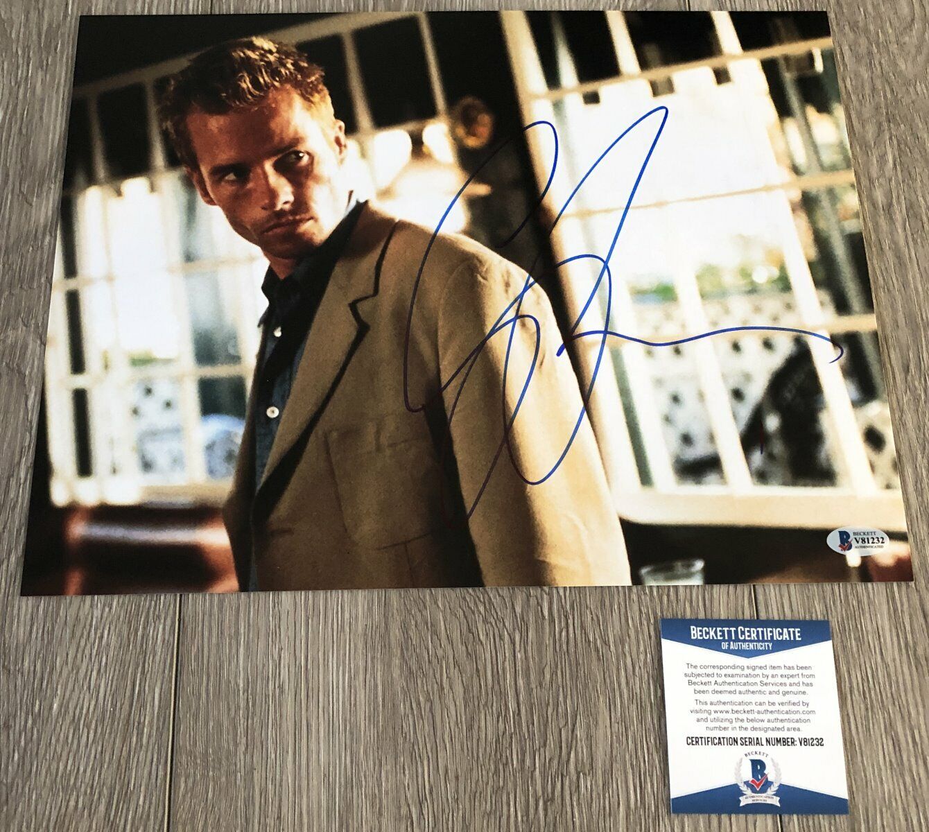 GUY PEARCE SIGNED AUTOGRAPH MEMENTO 11x14 Photo Poster painting w/EXACT PROOF & BECKETT BAS COA