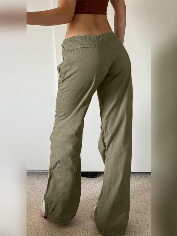 Brownm cargo trousers with straight legs and pockets