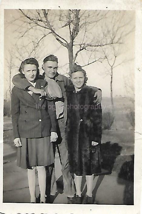 40's Found FAMILY Photo Poster paintinggraph bw WOMEN MAN Original Portrait VINTAGE 012 21 D