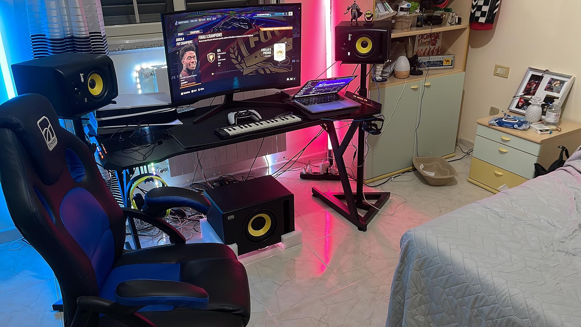 Hlonone Bureau de jeu 160 x 60 cm avec LED, table de jeu pour PC avec  surface en fibre de carbone, stable pour jeux et bureau à domicile, avec  crochet pour casque