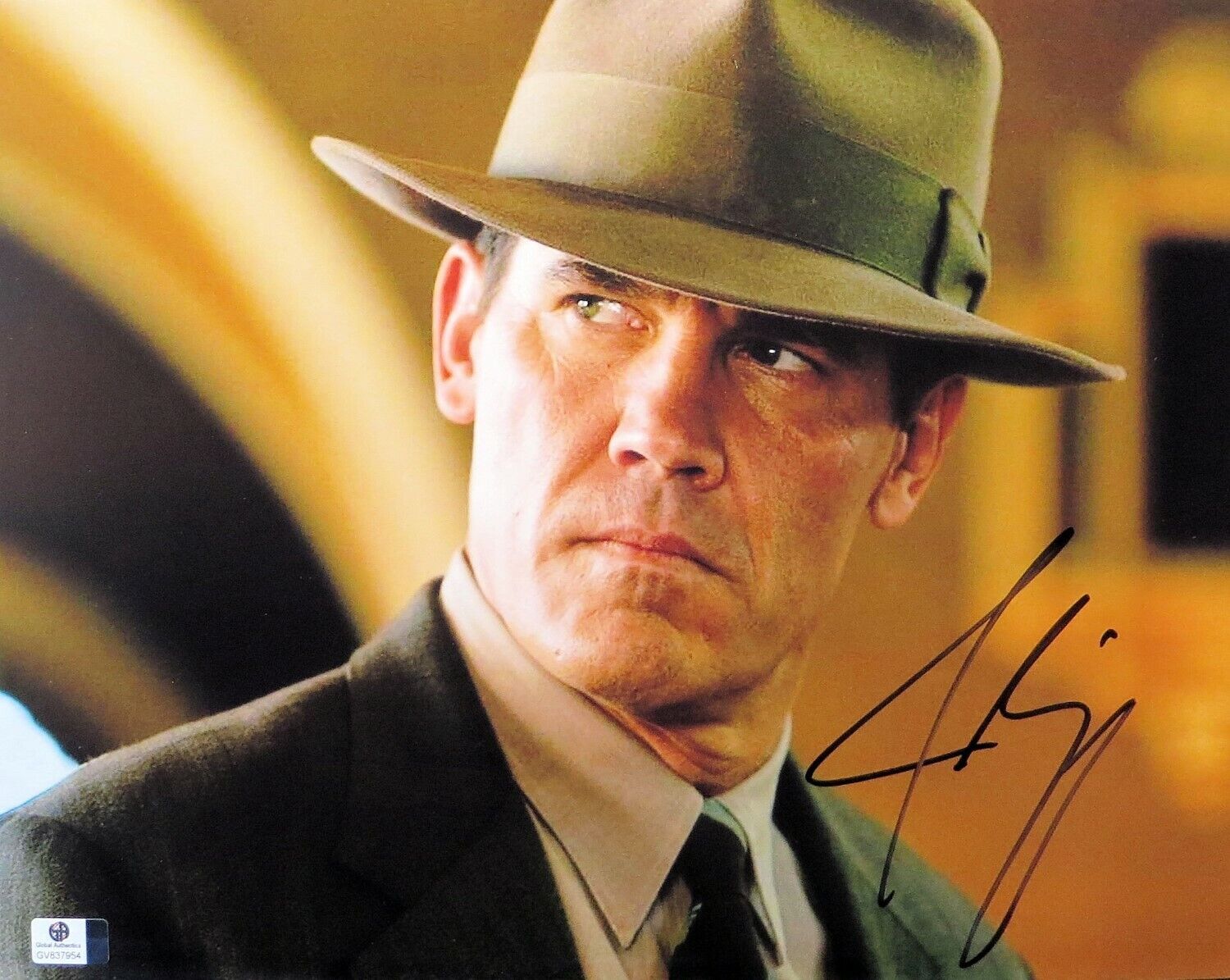 Josh Brolin Signed Autographed 11X14 Photo Poster painting Gangster Squad Close-Up GV837954