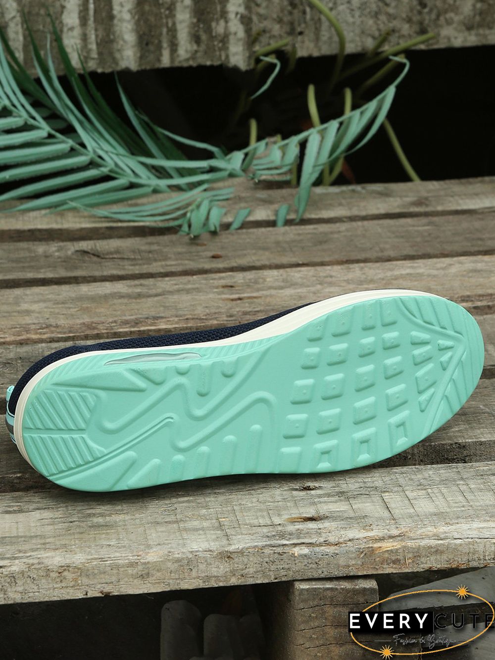 Contrasting Color Comfort Shock Absorbing Flyknit Sneakers