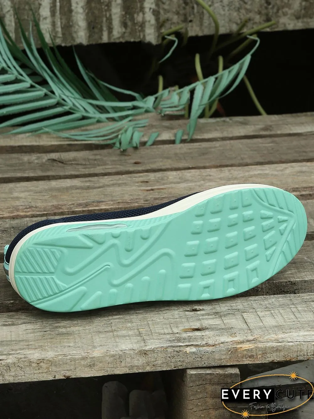 Contrasting Color Comfort Shock Absorbing Flyknit Sneakers