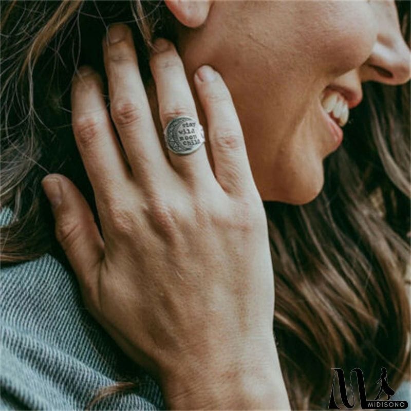 MidiSono - Ladies Retro Simple Disc Carved Moon Word Rings