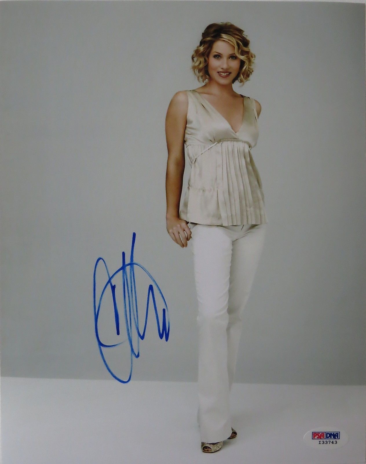 Christina Applegate Signed Authentic Autographed 8x10 Photo Poster painting (PSA/DNA) #I33743