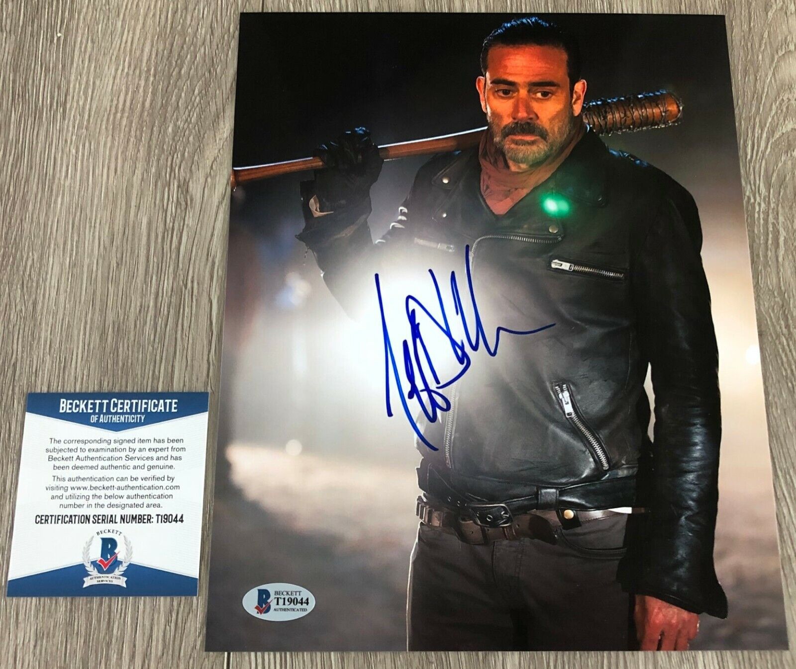 JEFFREY DEAN MORGAN SIGNED THE WALKING DEAD 8x10 Photo Poster painting w/PROOF & BECKETT BAS COA