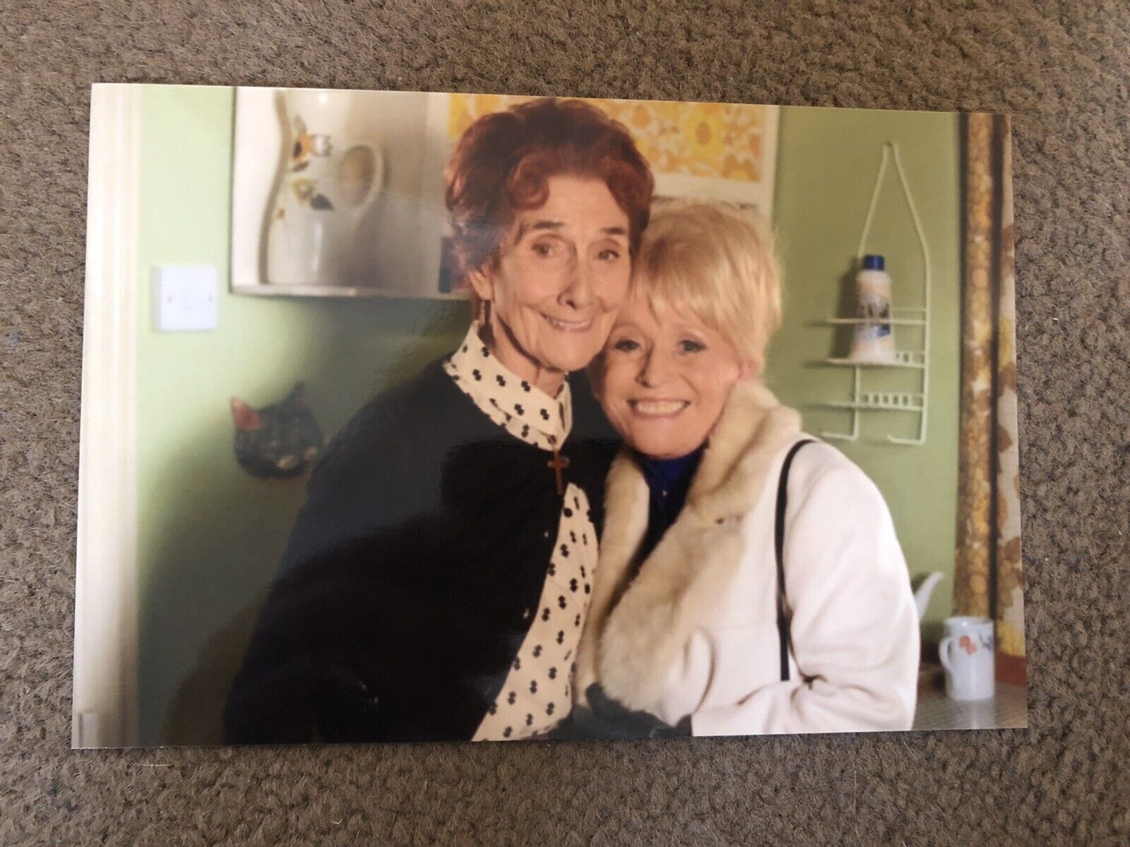 BARBARA WINDSOR & JUNE BROWN (EASTENDERS) UNSIGNED Photo Poster painting- 6x4”