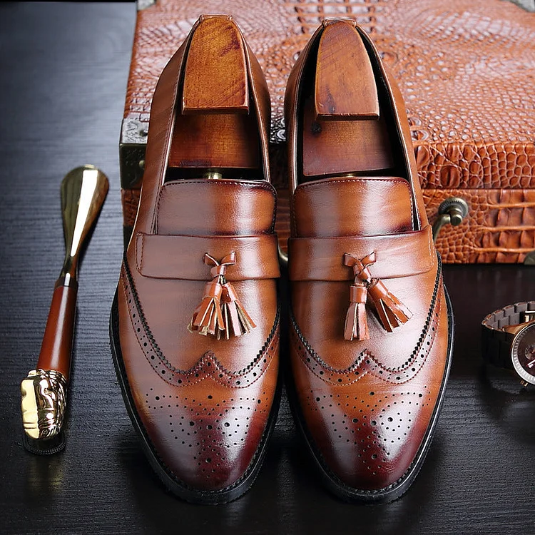 Fashion High Quality Men's brogue Flats Retro Carved Dress Business Men Casual Tassel Loafers