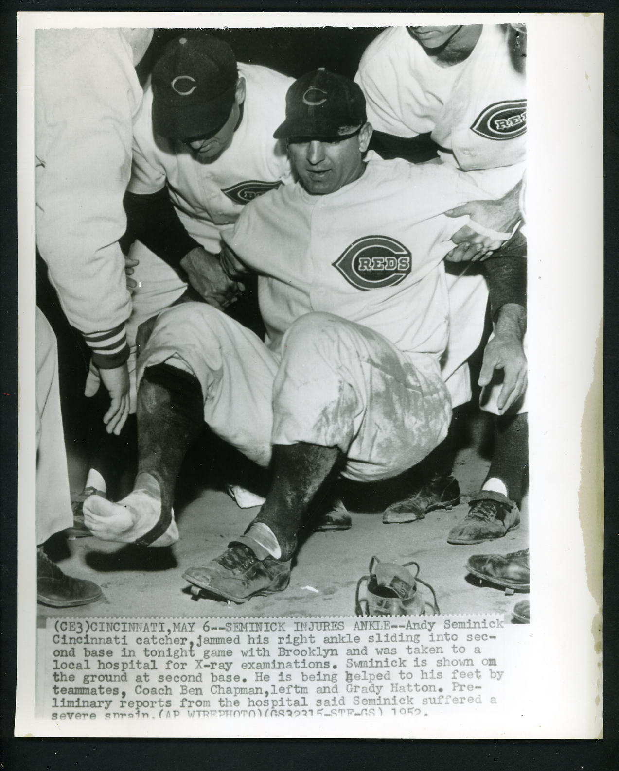 Andy Seminick injures ankle sliding into base 1952 Press Photo Poster painting Cincinnati Reds