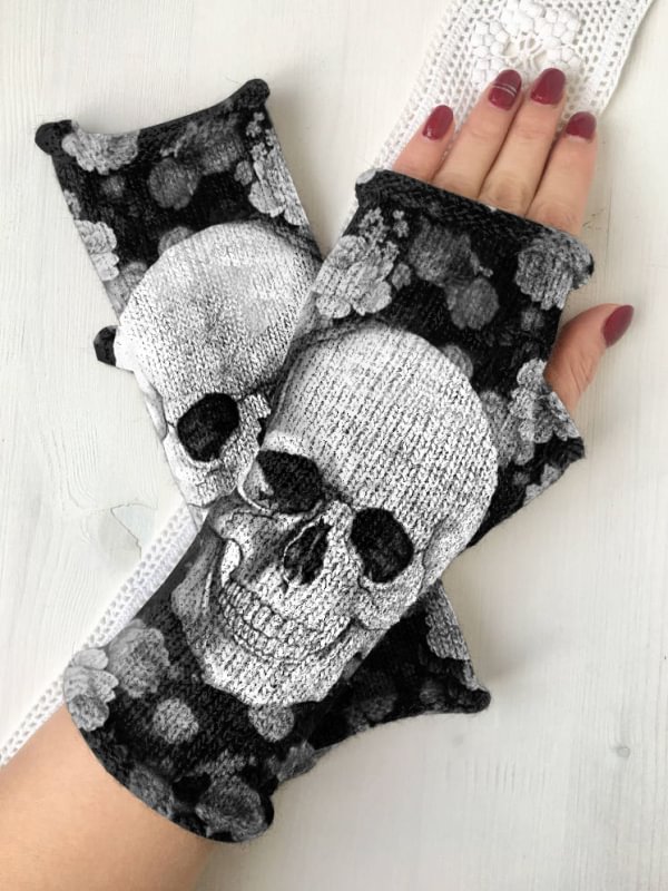 Skull printed knit fingerless gloves