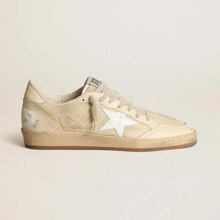 Golden Goose Ball Star Hombre de nailon blanco con estrella y refuerzo del talón blancos