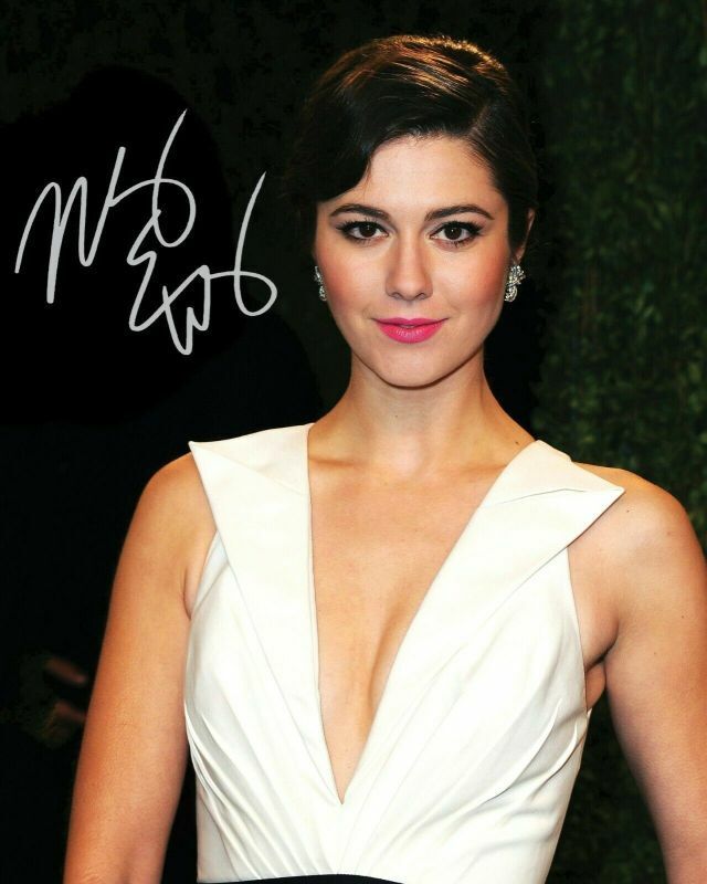 Mary Elizabeth Winstead Autograph Signed Photo Poster painting Print