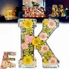 Veilleuse LED avec lettres imprim&eacute;es de fleurs s&eacute;ch&eacute;es en r&eacute;sine