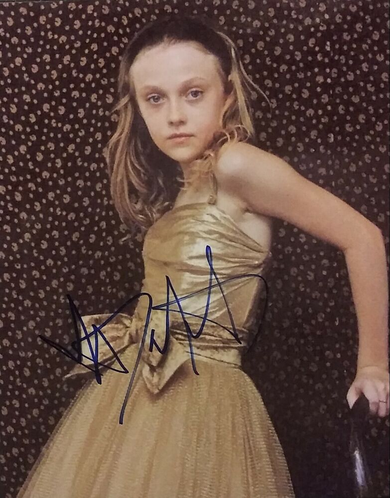 Dakota Fanning signed 8x10