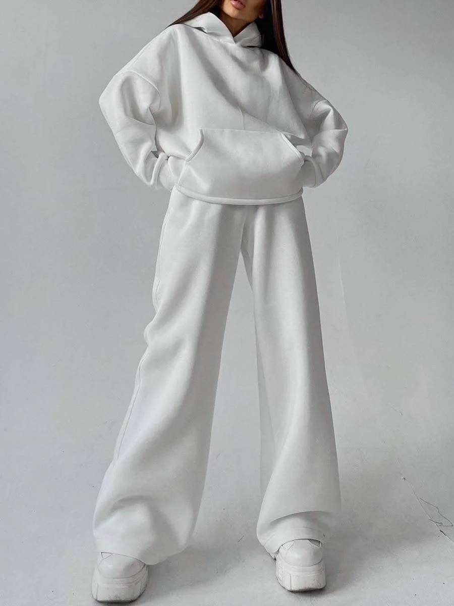 Two-piece suit of solid color hoodie with pockets and sweatpants