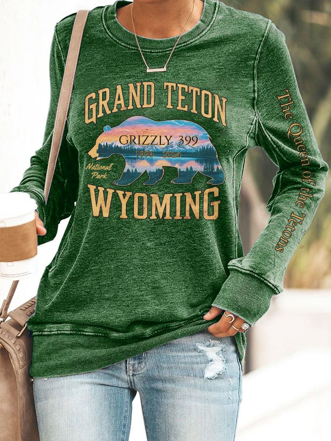 Retro Grand Teton National Park Wyoming Grizzly 399 1996-2024 The Queen Of The Tetons Print Sweatshirt