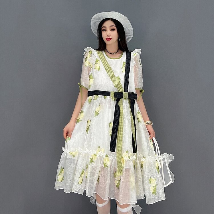 French O-neck Mesh Flower Embroidery Perspective Lace-up Puff Sleeve Dress      