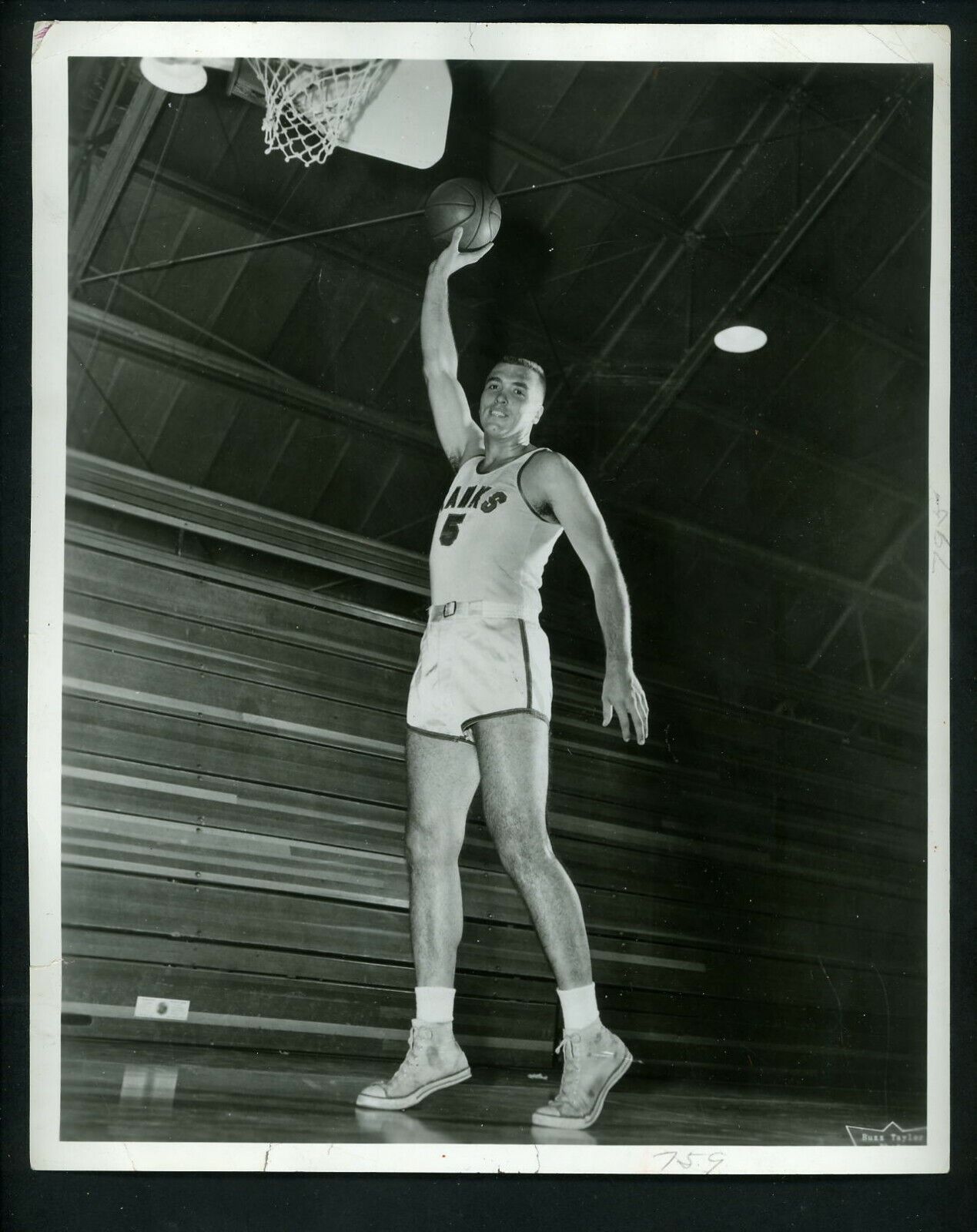 Chuck Share 1960 Press Photo Poster painting traded from St. Louis Hawks to Minneapolis Lakers