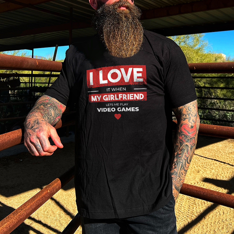Livereid I Love It When My Girlfriend Lets Me Play Printed Men's T-shirt - Livereid