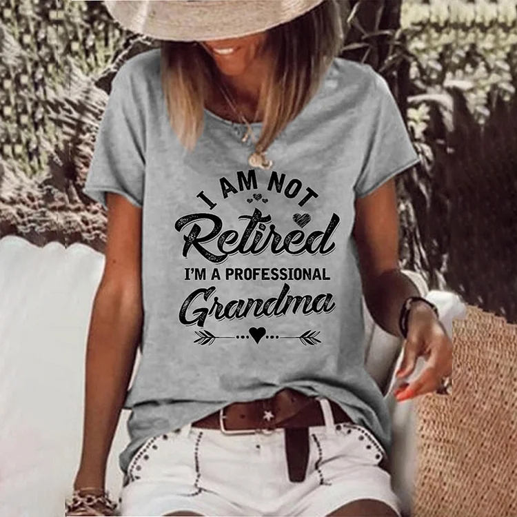 Wearshes Funny I'M Not Retired I'M A Professional Grandma Cotton Blends Casual Letter T-Shirt