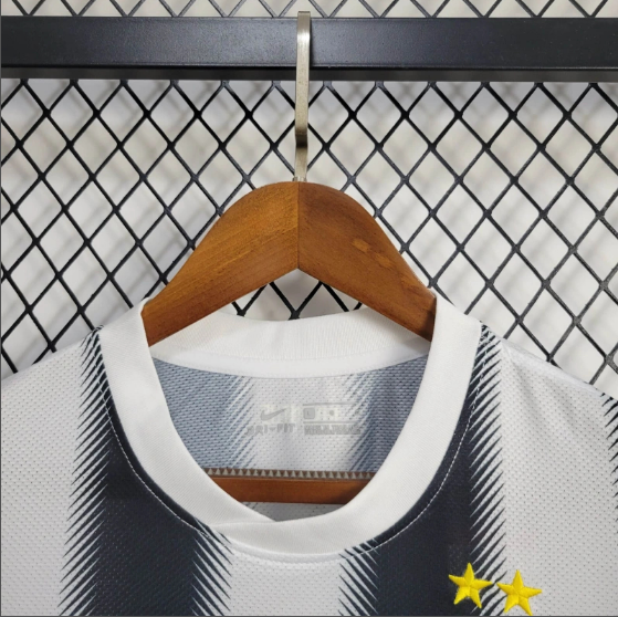 Retro Juventus 2011/2012 Home Football Shirt Thai Quality