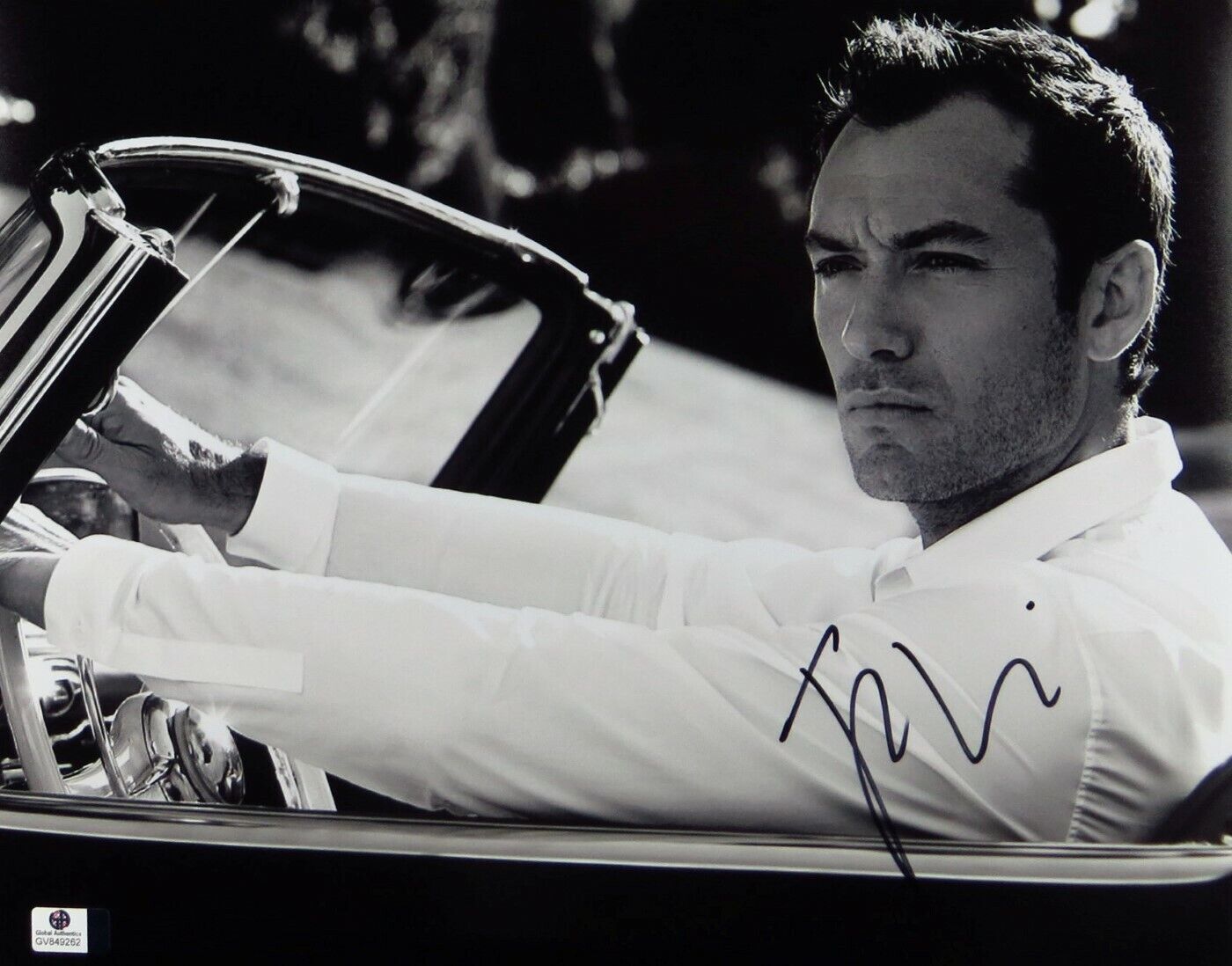 Jude Law Signed Autographed 11X14 Photo Poster painting Vintage Sexy B/W in Car GV849262