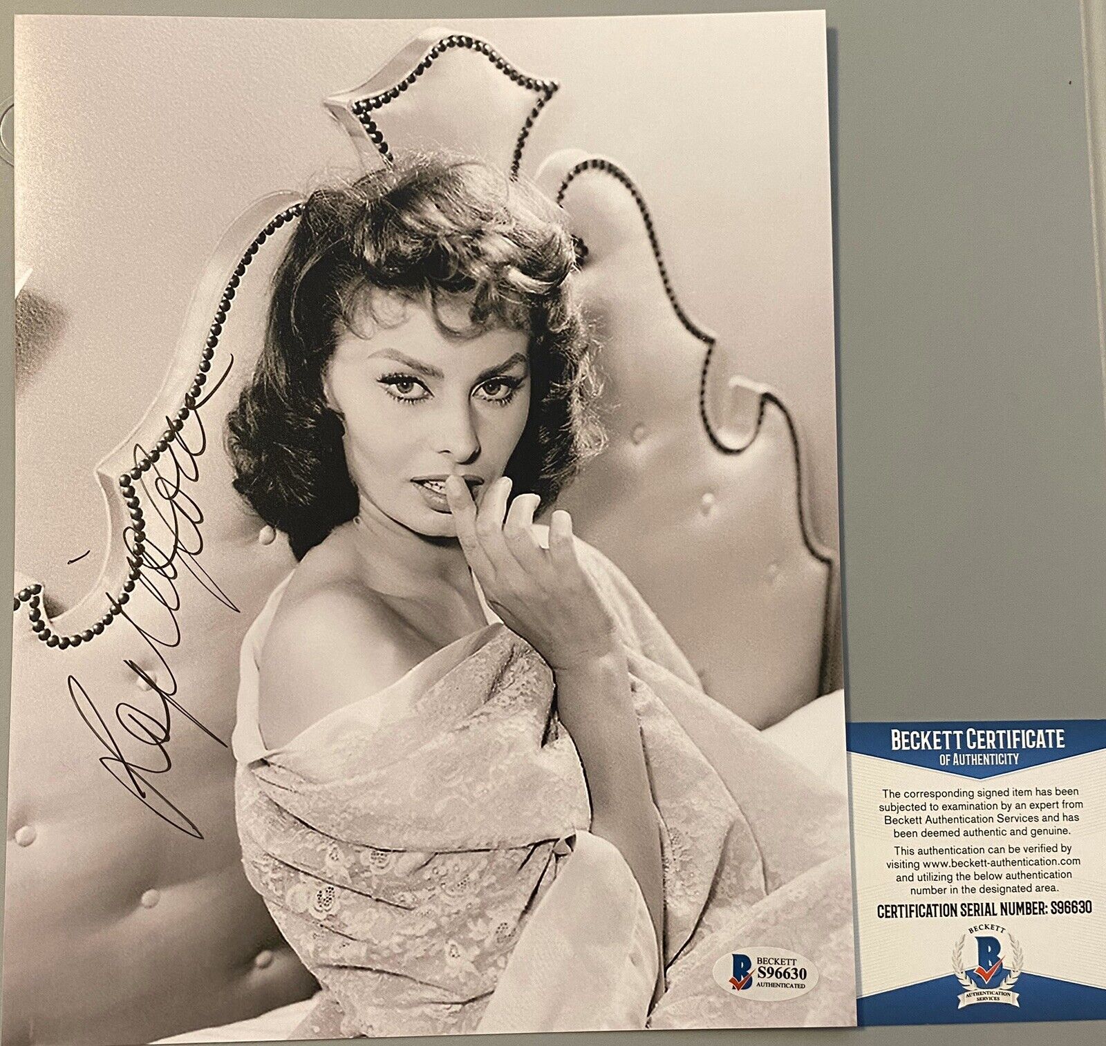 Sophia Loren signed Autographed 8x10 Color Photo Poster painting Sexy Beckett Authenticated