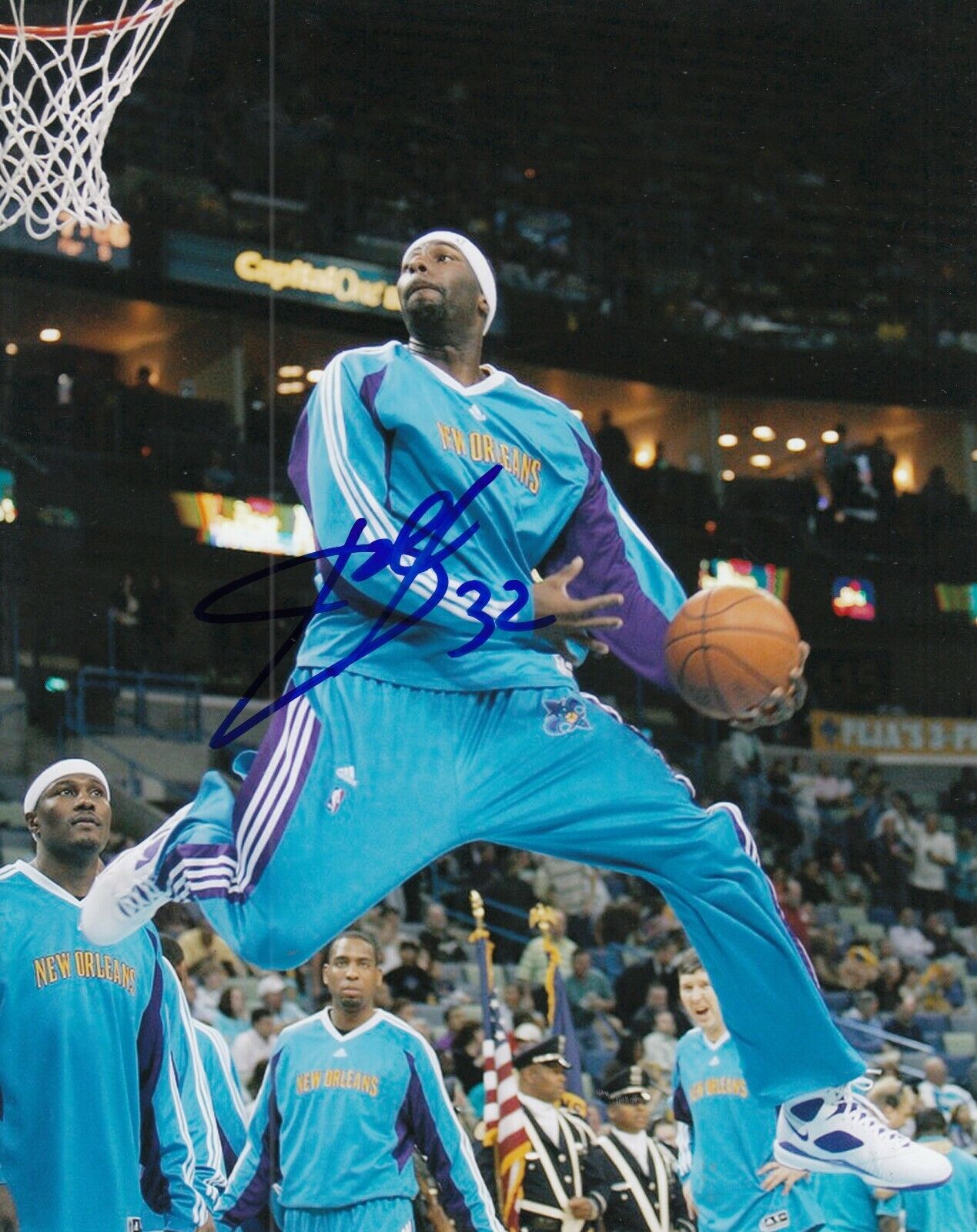 JULIAN WRIGHT signed (NEW OREANS HORNETS) Basketball 8X10 Photo Poster painting W/COA #2