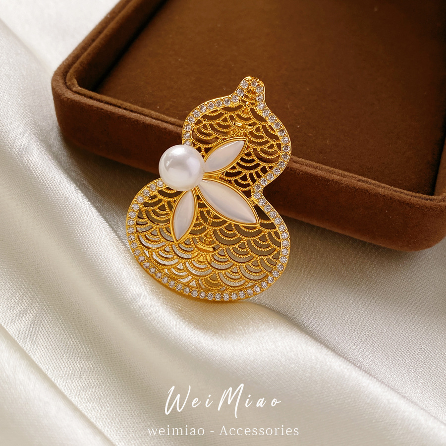 Gold gourd brooch sophisticated and elegant a new and stylish accessory for women