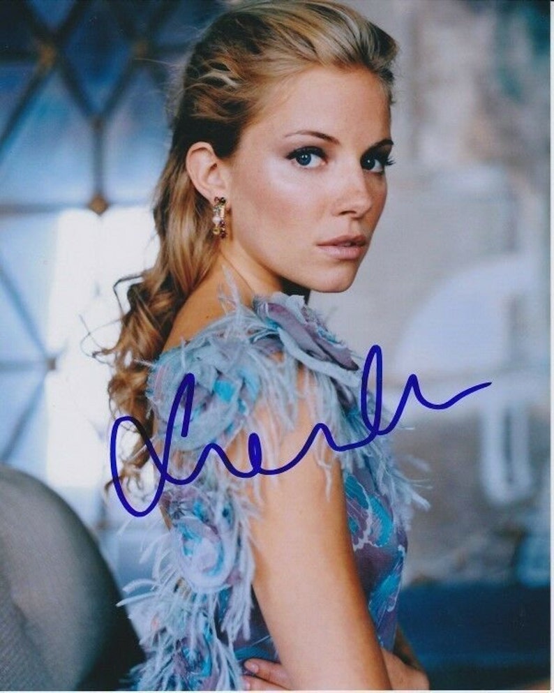 Sienna miller signed autographed Photo Poster painting