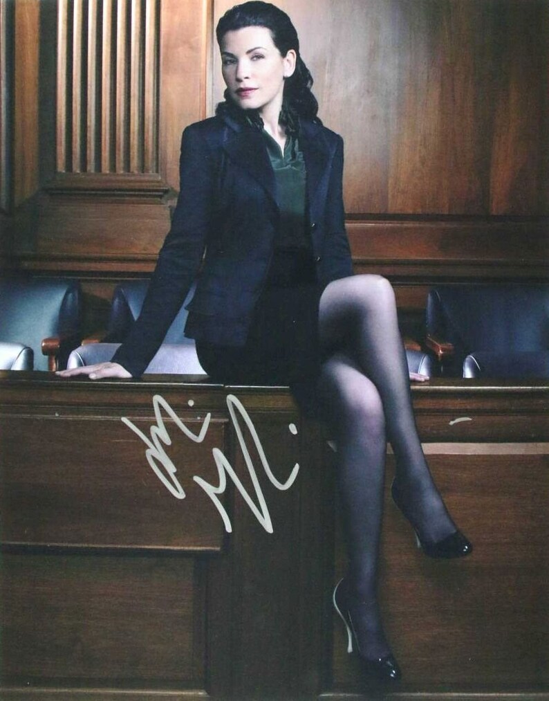 Julianna Margulies Signed Autographed Glossy 11x14 Photo Poster painting - COA Matching Holograms