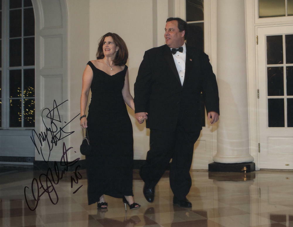 CHRIS CHRISTIE & WIFE SIGNED AUTOGRAPH 11x14 Photo Poster painting - WHITE HOUSE, DONALD TRUMP A