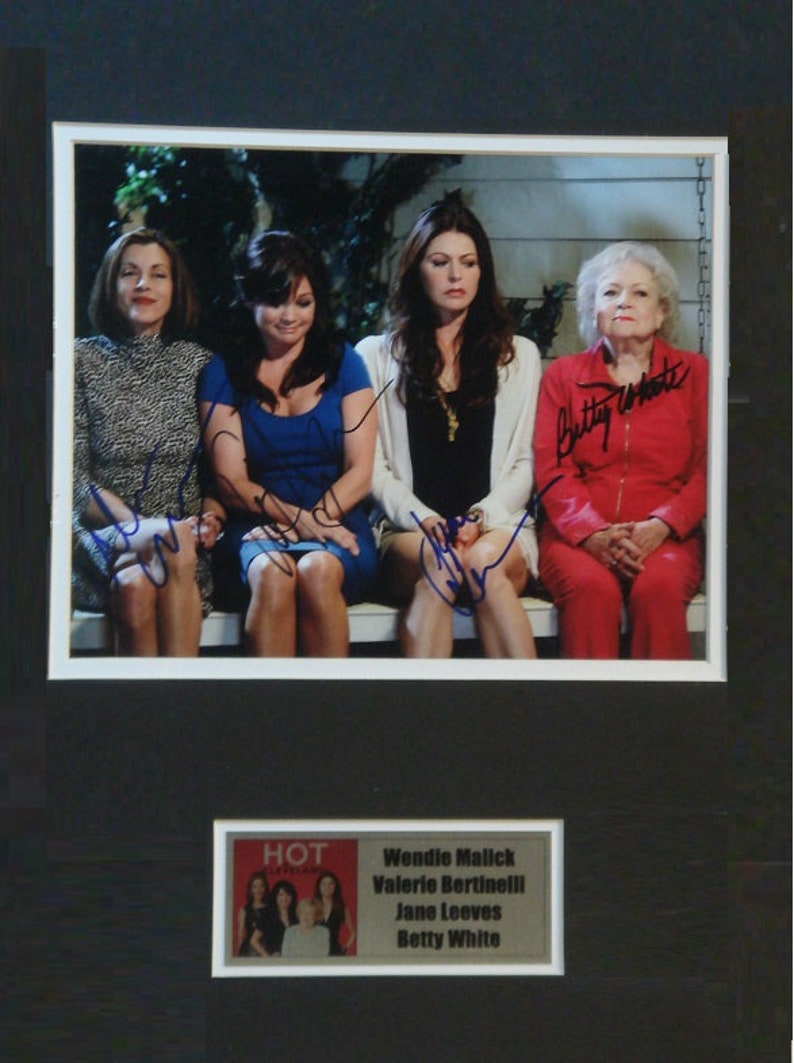 HOT In CLEVELAND Cast Signed Photo Poster painting Plaque X4 Valerie Bertinelli, Jane Leeves, Wendie Malick, Betty White 11x 14 wcoa