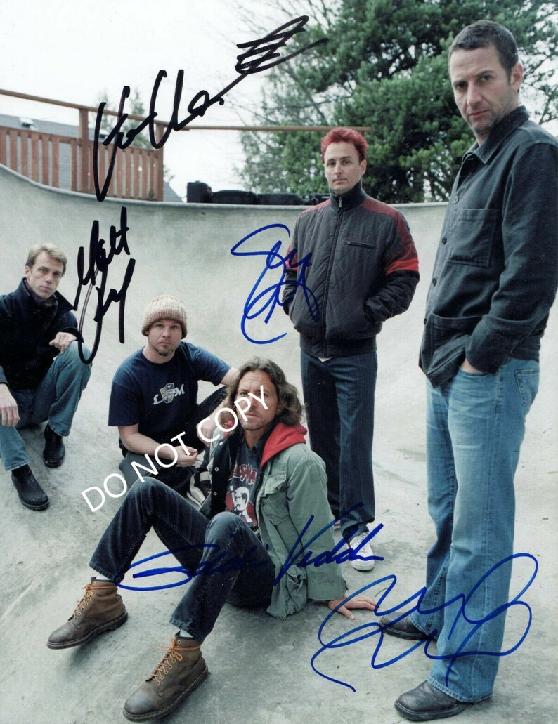 PEARL Jam BAND 8 x10 20x25 cm Autographed Hand Signed Photo Poster painting