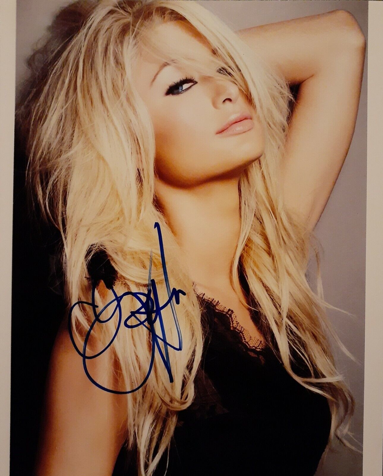 Paris Hilton signed 8x10