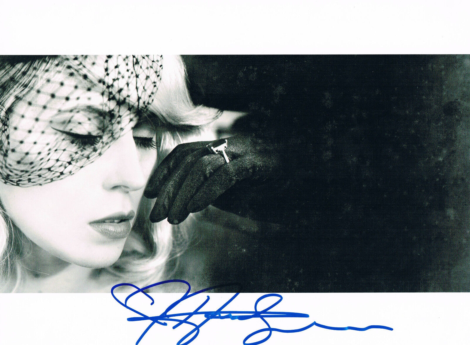 Amanda Jenssen genuine autograph 8x12