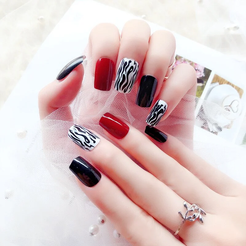 Gorgeous Women Nail Art tools 24pcs/set Red Gold Cady Glitter Color  Fake Nails With Glue Short Full Nail Tips Hybrid Nail TY-Nail Inspo