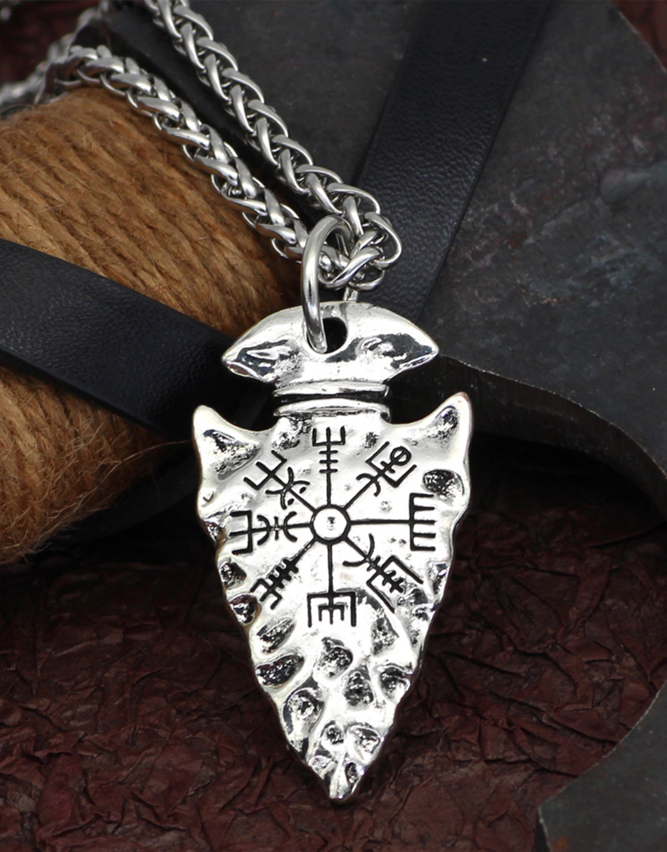 Viking Compass Compass Arrow Necklace / TECHWEAR CLUB / Techwear