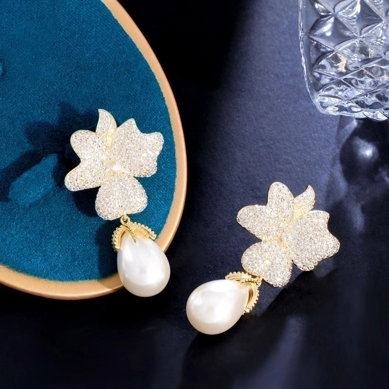 1 Pair Elegant Sweet Solid Color Plating Inlay Copper Artificial Pearls Artificial Diamond Rhodium Plated Silver Plated Drop Earrings