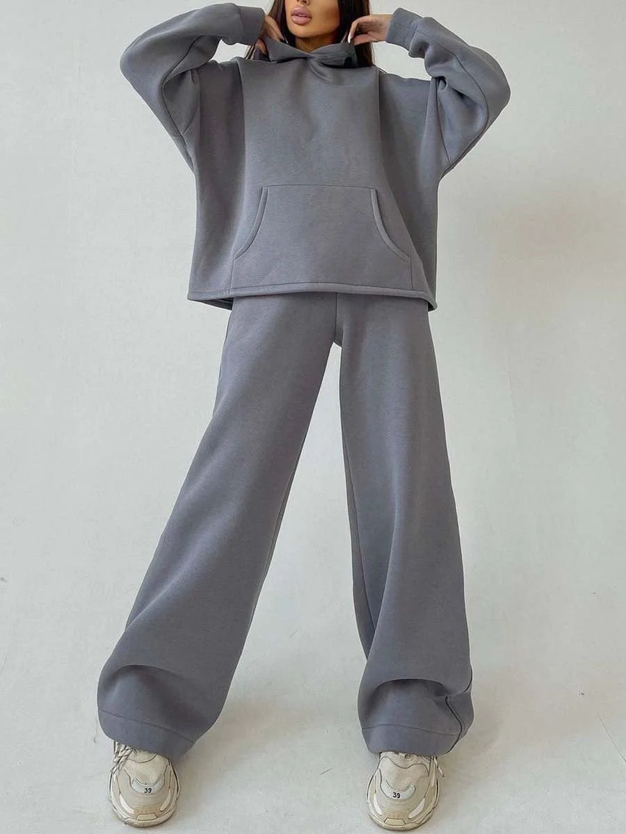 Two-piece suit of solid color hoodie with pockets and sweatpants