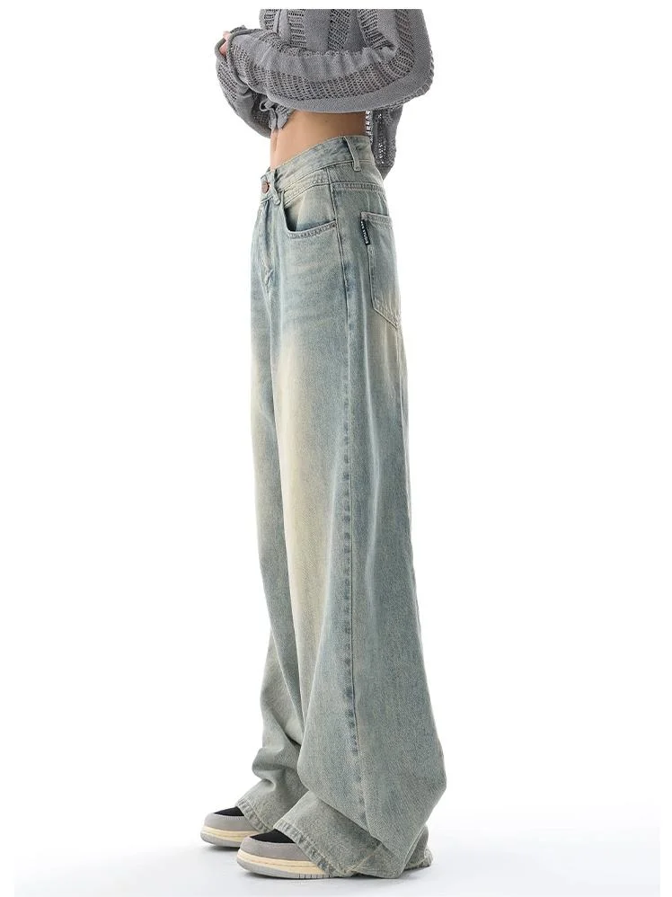 Brownm baggy boyfriend jeans with faded effect