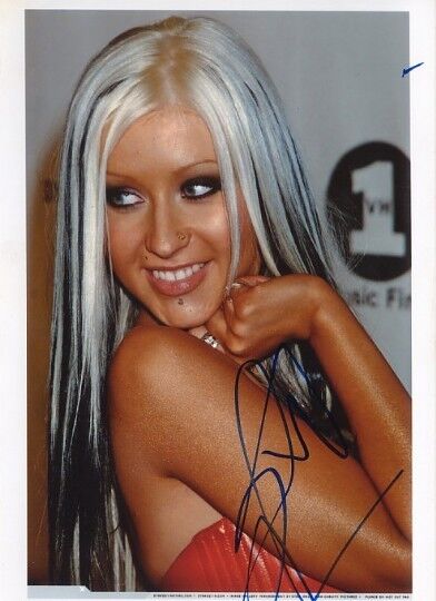 Christina Aguilera 1980- genuine autograph 5x7